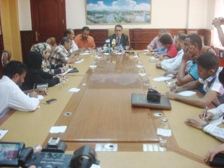 محافظ عدن في المؤتمر الصحفي أمس