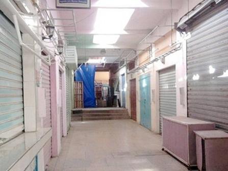 محلات تجارية في مصر إثر تنفيذ قرار الإغلاق