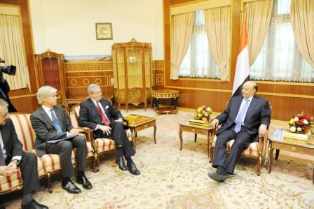 رئيس الجمهورية لدى استقباله وفد شركة توتال النفطية أمس