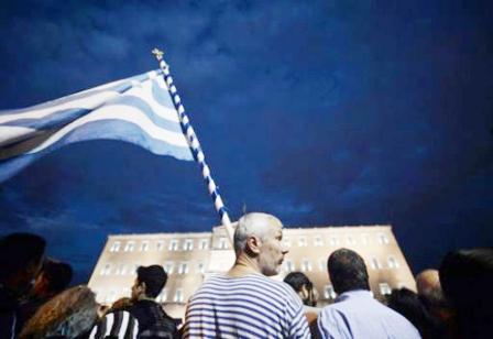 عشرات الآلاف يتظاهرون أمام  مبنى برلمان اليونان