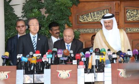 رئيس الجمهورية وبان كي مون والزياني في المؤتمر الصحفي أمس