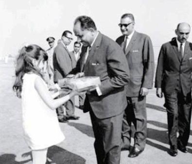أثناء استقبال الزعيم عبدالناصر للرئيس قحطان في القاهرة