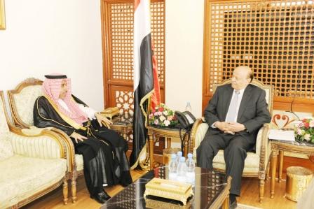 رئيس الجمهورية لدى استقباله أمين عام مجلس وزراء الداخلية العرب أمس