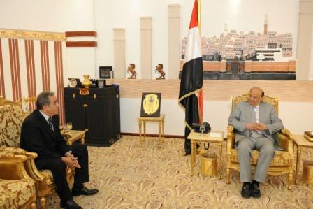 رئيس الجمهورية لدى استقباله السفير اللبناني أمس