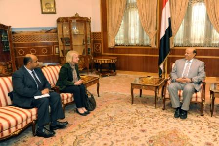 الرئيس لدى استقباله رئيسة بعثة الاتحاد الأوروبي أمس