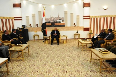 رئيس الجمهورية لدى استقباله الخبراء الأردنيين والأوروبيين المساهمين في هيكلة وزارة الداخلية أمس