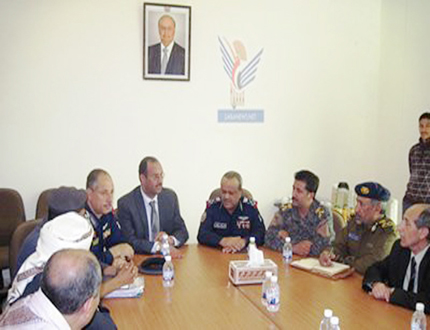 اجتماع موسع لقيادة السلطة المحلية وأجهزة الامن بمحافظة صنعاء وقيادة القوات الجوية