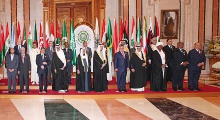 جانب من افتتاح القمة العربية الاقتصادية في الرياض أمس