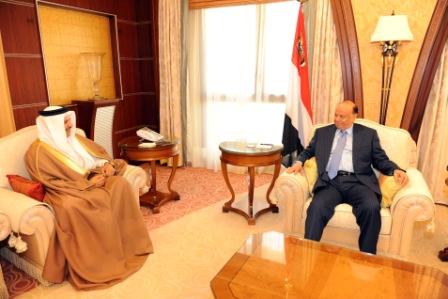 الرئيس لدى استقباله د. الزياني أمس
