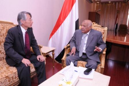 باسندوة لدى استقباله السفير الياباني أمس