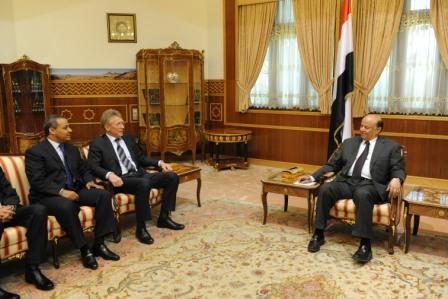 الرئيس لدى استقباله وفد شركة فيتول البريطانية أمس