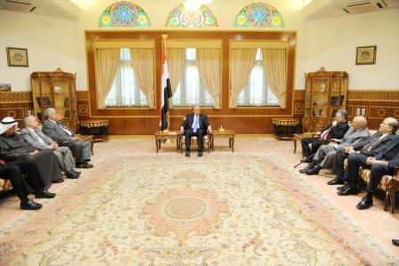 رئيس الجمهورية خلال لقائه  أعضاء الأمانة العامة للمؤتمر القومي العربي
