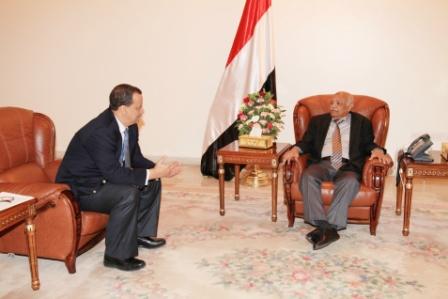 رئيس الوزراء لدى استقباله الممثل المقيم لبرنامج الأمم المتحدة الإنمائي في اليمن