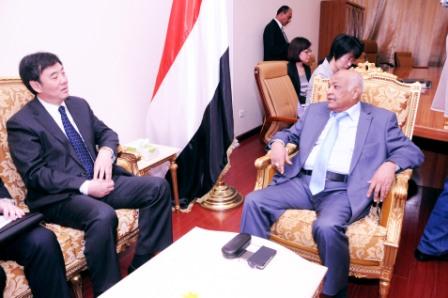رئيس الوزراء لدى استقباله نائب وزير الخارجية الصيني