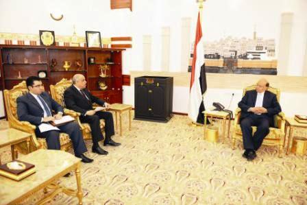 رئيس الجمهورية لدى استقباله السفير المصري أمس