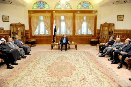 خلال استقبال الرئيس أعضاء الأمانة العامة للمؤتمر القومي العربي بصنعاء / ارشيف