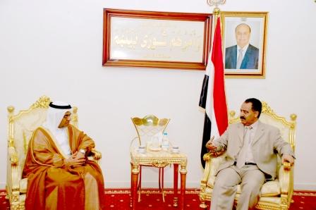 الراعي خلال استقباله السفير الإماراتي