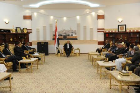 رئيس الجمهورية لدى استقباله قيادة ملتقى أبناء الجنوب أمس