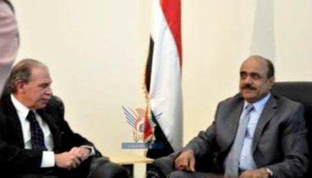 العمراني أثناء لقائه السفير الأمريكي أمس