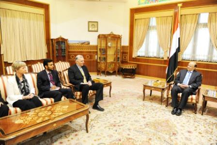 رئيس الجمهورية لدى استقباله مسؤول المعهد الديمقراطي الأمريكي أمس