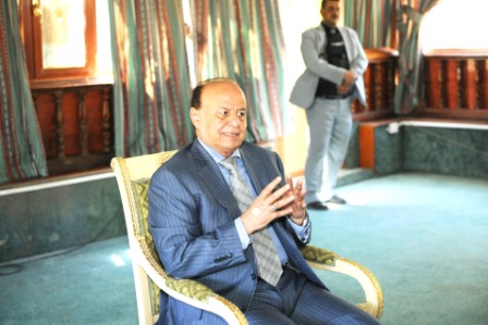 رئيس الجمهورية  خلال استقباله شخصيات اجتماعية وحزبية من محافظات حجة