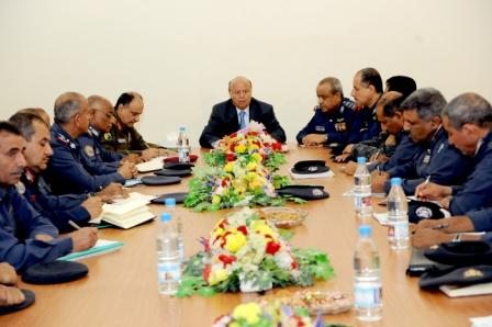 رئيس الجمهورية يترأس اجتماعاً مع قيادة القوى الجوية والدفاع الجوي