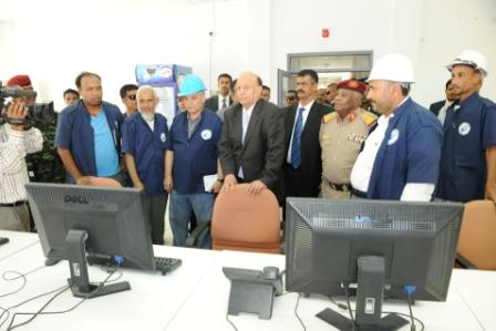 رئيس الجمهورية لدى زيارته التفقدية  لمحافظة أبين أمس