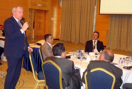 من ورشة عمل «الفيدرالية خيار اليمن» بأمانة العاصمة أمس