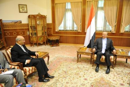 الرئيس لدى استقباله رئيس لجنة الشئون الداخلية بمجلس العموم البريطاني