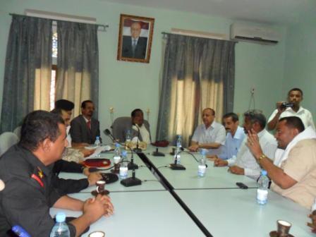 محافظ الحديدة يتراس اجتماع لجنة حصر الأضرار