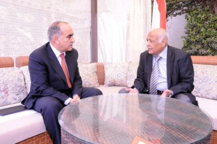 باسندوة أثناء استقباله السفير الأردني أمس