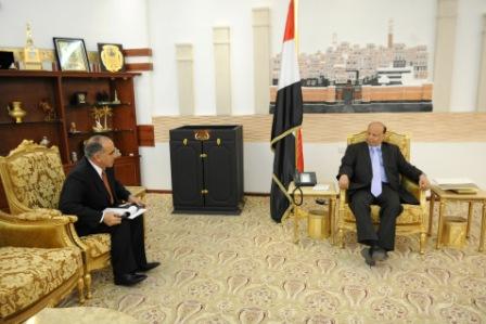 الرئيس لدى استقباله السفير الأردني أمس