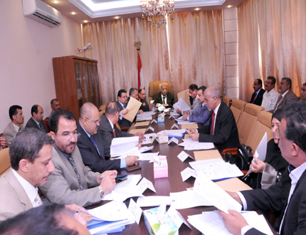 رئيس الوزراء يتراس مجلس إدارة صندوق إعادة  اعمار أبين