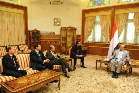 رئيس الجمهورية لدى استقباله سفراء أمريكا وبريطانيا وفرنسا أمس