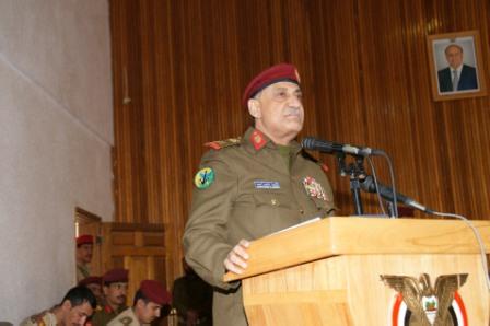 وزير الدفاع يلقي كلمته أمام منتسبي الكلية الحربية أمس