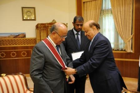 رئيس الجمهورية يمنح  رئيس مجـلــس ادارة الصــندوق العربي للإنماء وسام الوحدة أمس