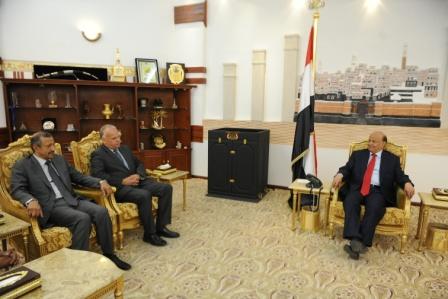 الرئيس لدى استقباله السفير السويدي أمس