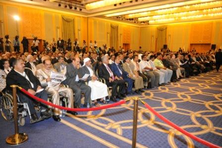 جانب من المشاركين في مؤتمر الحوار  الوطني أمس