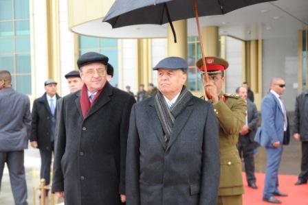 رئيس الجمهورية لدى وصوله إلى العاصمة الروسية موسكو أمس