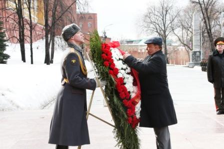 رئيس الجمهورية أثناء وضع اكليل الزهور