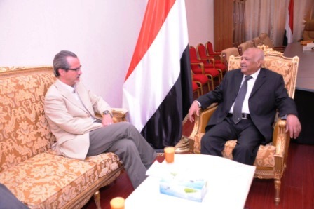 باسندوة خلال لقائه رئيس بعثة الصليب الأحمر