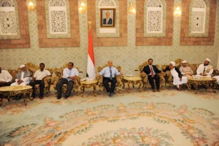 رئيس الجمهورية لدى استقباله وفد رجال الدين وأحزاب اللقاء المشترك في الحديدة أمس