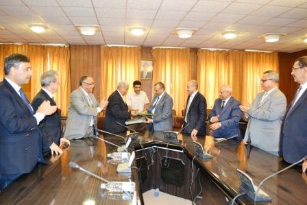 خلال توقيع إتفاقية مشروع تجهيز المستشفى التعليمي بعدن