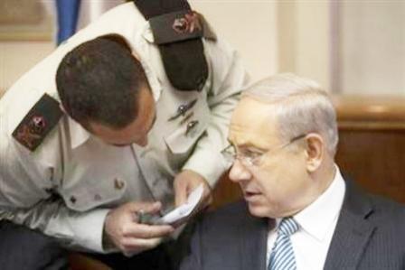 نتنياهو خلال ترؤسه إجتماعاً لمجلس الوزراء المصغر