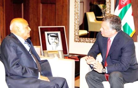 ملك الأردن خلال استقباله رئيس الوزراء أمس