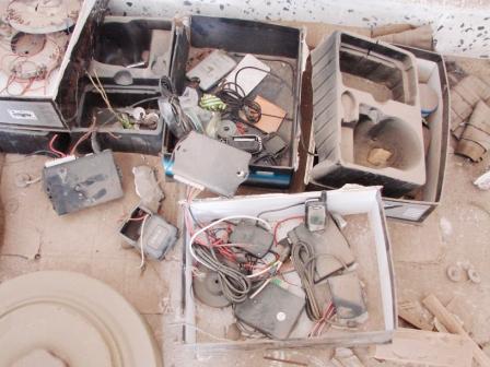 جانب من المتفجرات المضبوطة في الشقة السكنية في المنصورة بعدن