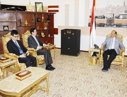 رئيس الجمهورية لدى استقباله السفير الصيني أمس