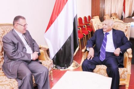 رئيس الوزراء لدى استقباله ممثل منظمة الفاو في اليمن أمس