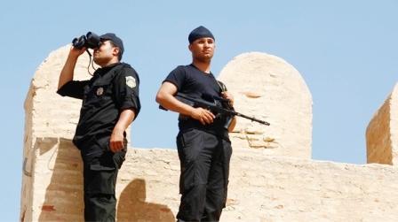 من أفراد الشرطة التونسية