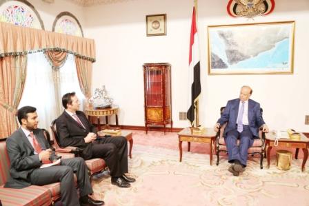 >  رئيس الجمهورية لدى استقباله السفير البريطاني